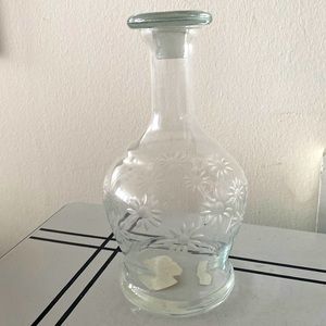 Anthropologie clear Glass Daisy Pitcher with stopper